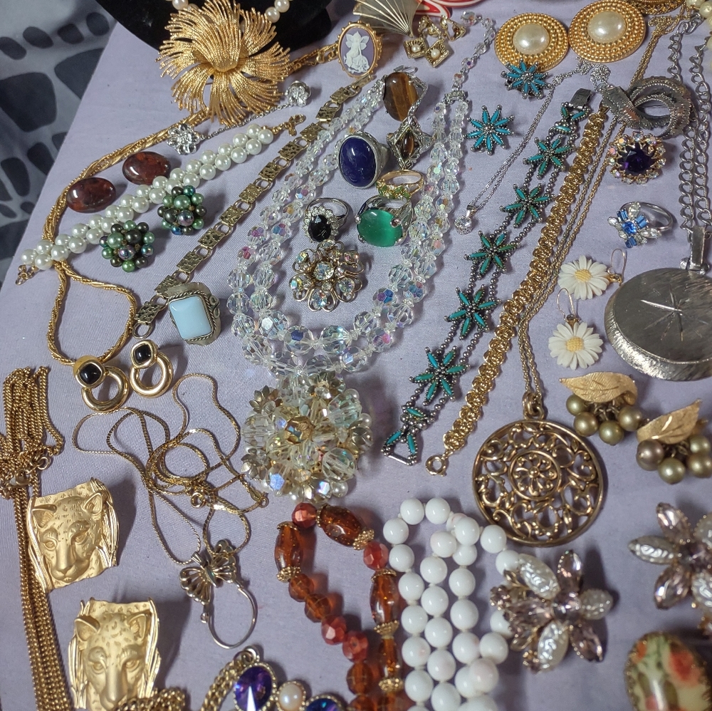 Vintage Jewelry Lot - Picture 3 of 14